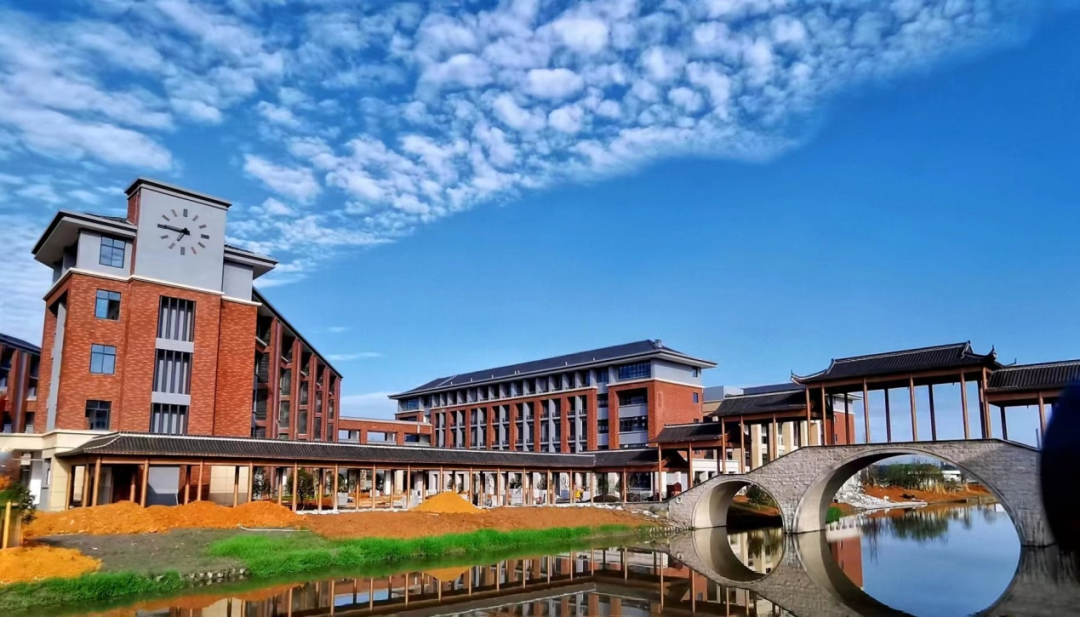 1661480108930889FvUn.png 新校揭牌.png